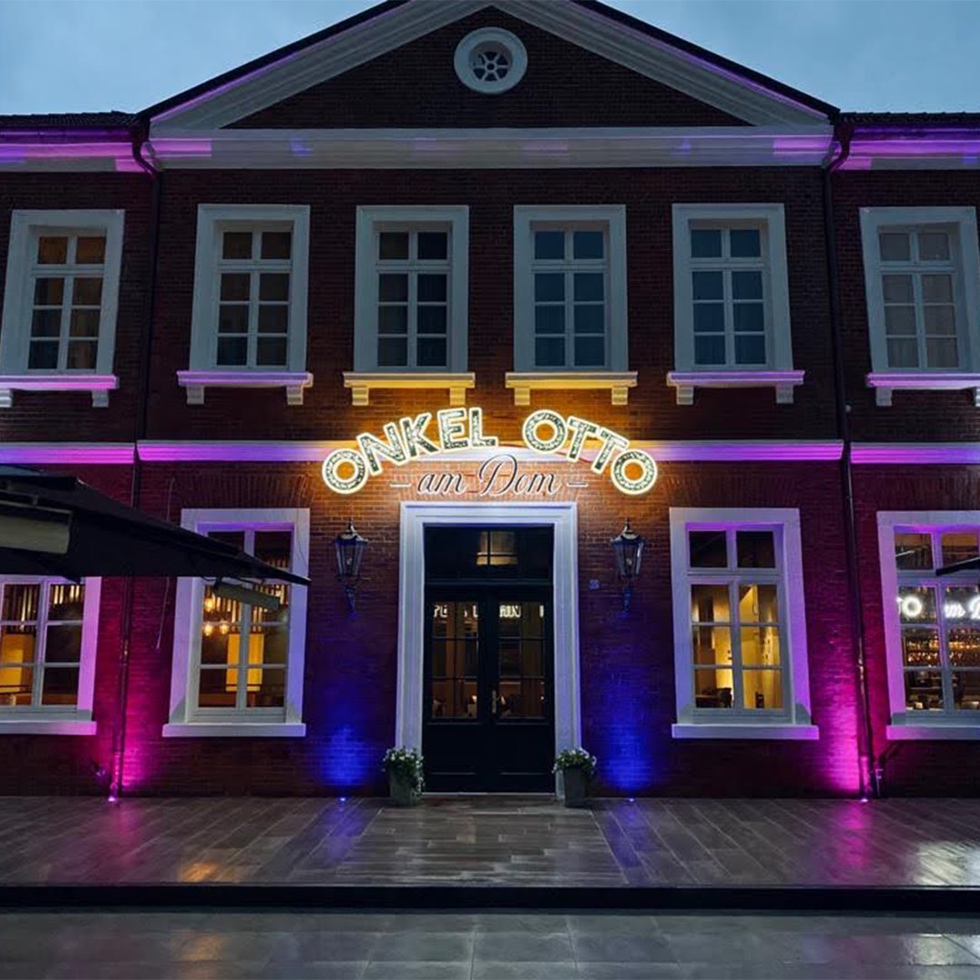 Restaurant Onkel Otto in Ankum mit LED-Wall und Architekturbeleuchtung