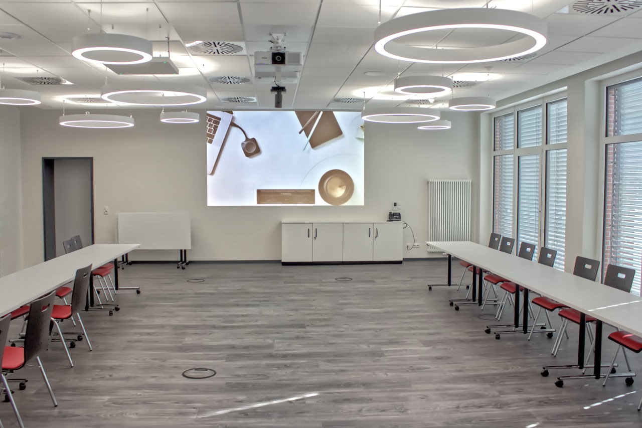 Konferenzsaal in dem Feuerwehrhaus der Gemeinde Friedeburg