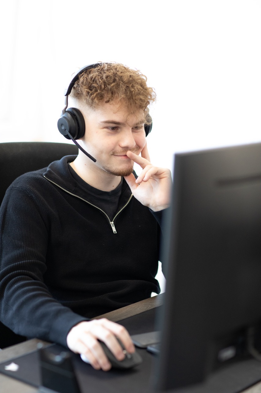 IT-Mitarbeiter bei der Arbeit