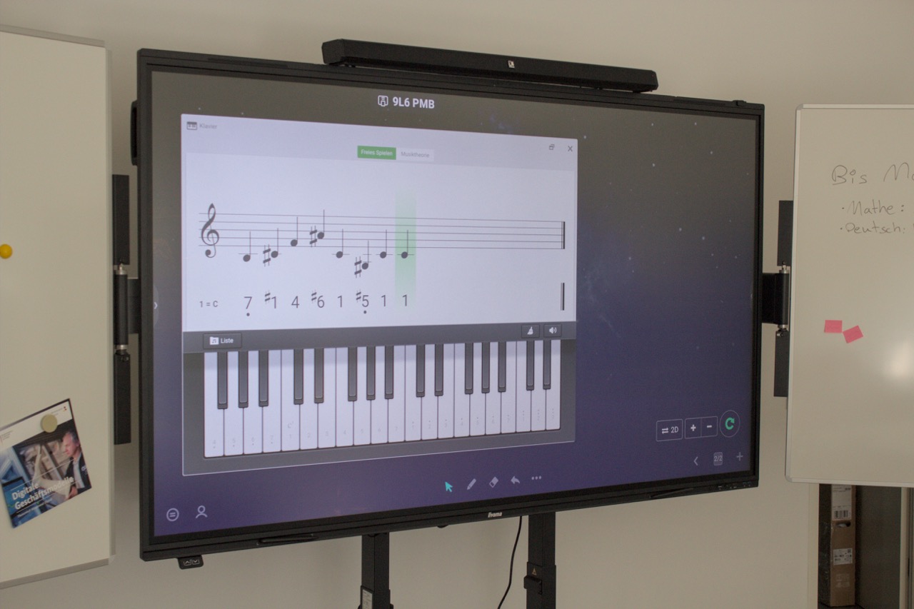Musikunterricht auf der digitalen Schultafel