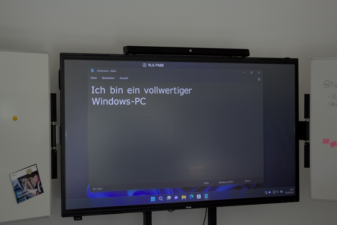 Windows-PC auf der digitalen Schultafel