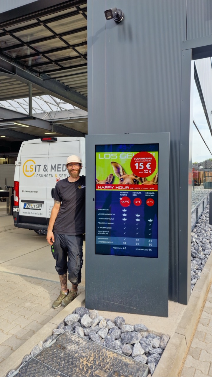 Arbeit an einem Digital Signage Display