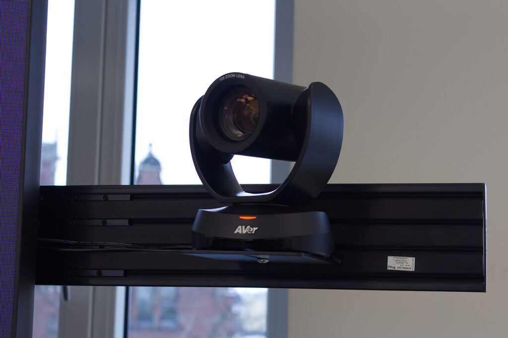 Kamera auf Kamerahalterung