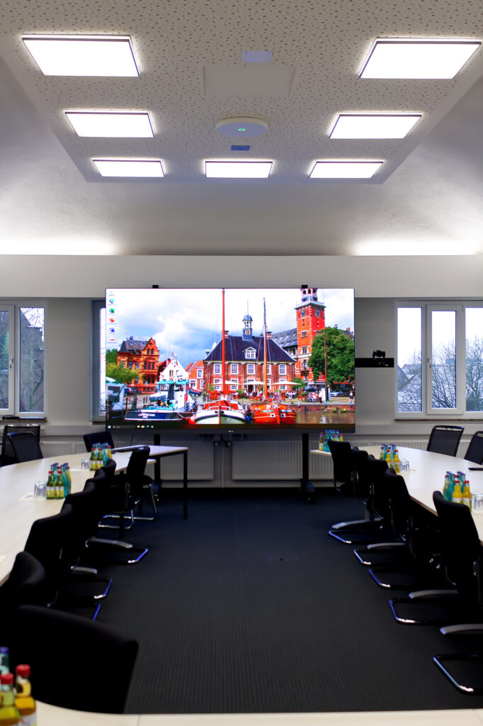 Frontalansicht der LED-Wall der Stadt Leer